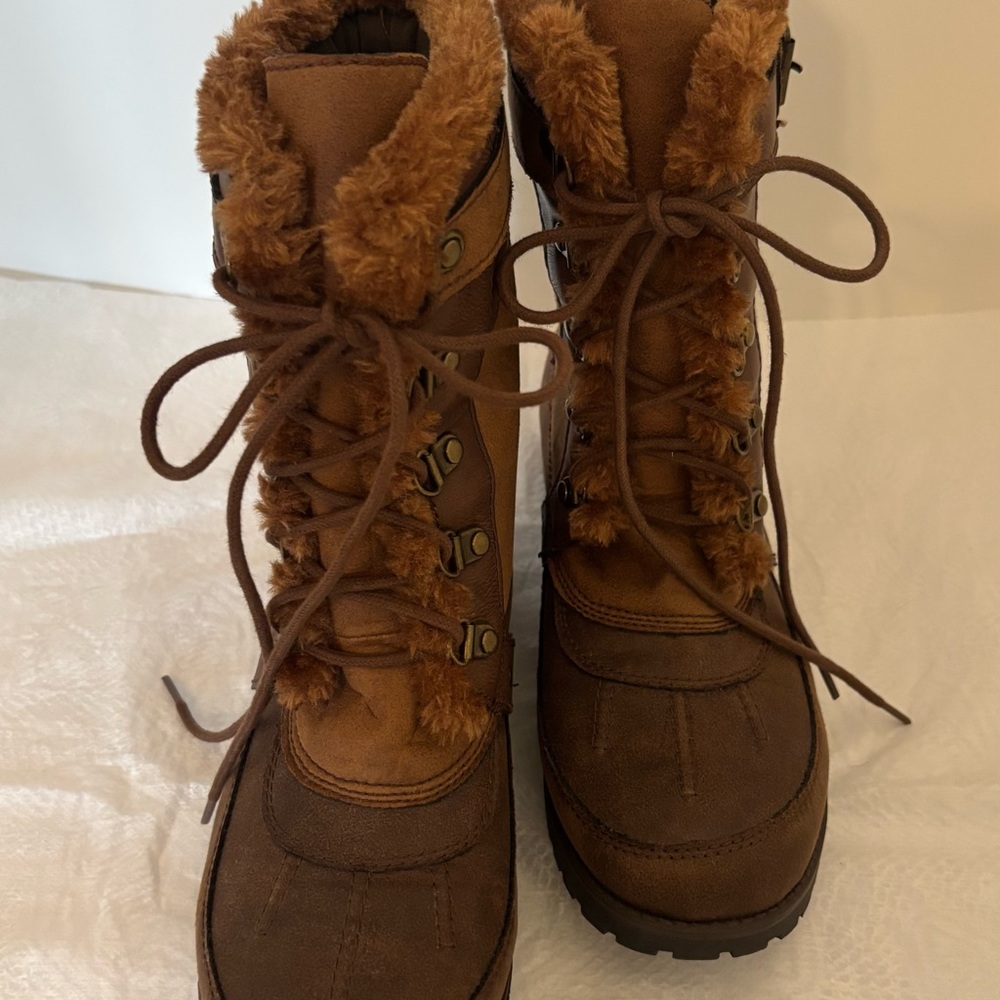 Romantic Cabin Trail Hiking Warm Cozy Boots